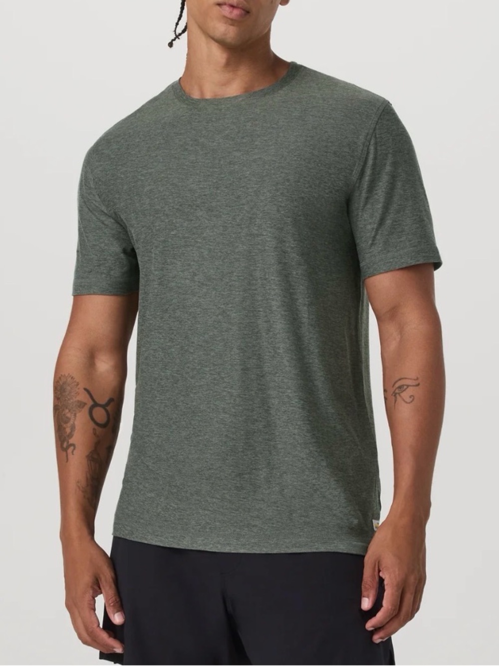 Men's Vuori Strato Tech Tee in Sage Green EUC Sz Medium